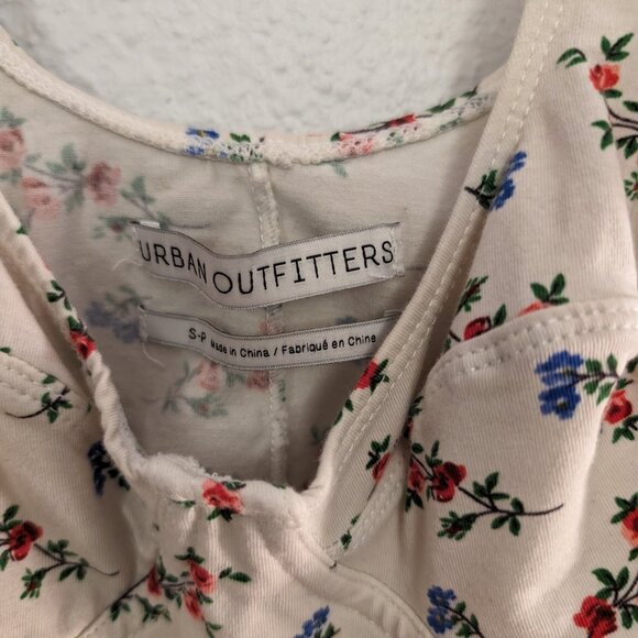 Urban Outfitters Floral Top - Picture 4 of 6